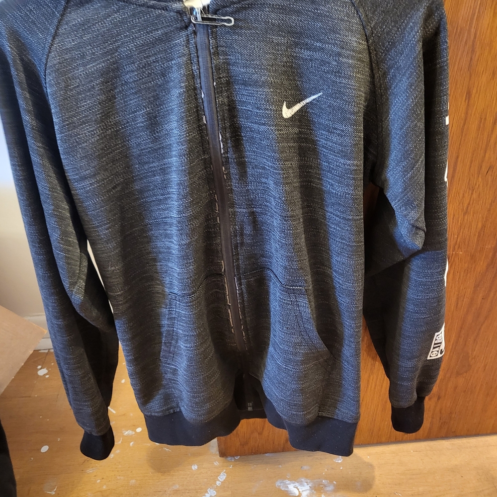 Nike Men's Gray Zip-Up Sweater